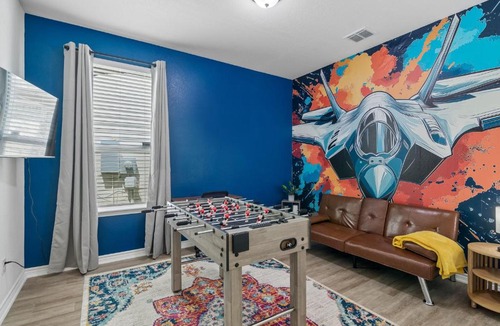 West San Antonio House | 4BR Rustic Getaway SeaWorld Lackland BMT Arcade Pool Table