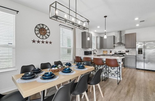 West San Antonio House | 4BR Rustic Getaway SeaWorld Lackland BMT Arcade Pool Table