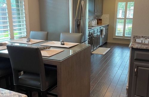 Richardson House | 4BR Sleeps 10/2.5 baths w/Pool, Grill, Air Hockey