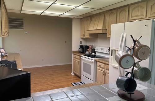 Princeton House | 5 Acre Home Getaway fully Furnished. 2 stories w pickleball & bball lit court