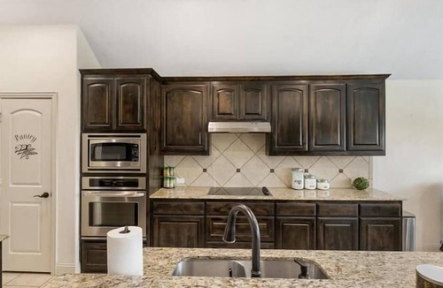 Burleson House | 5-BD/3-BA Spacious Getaway | Pool, Golf Sim & More