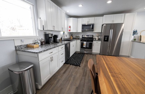 Arvada Plaza Area House | 5 Bedroom Retro LAN party house