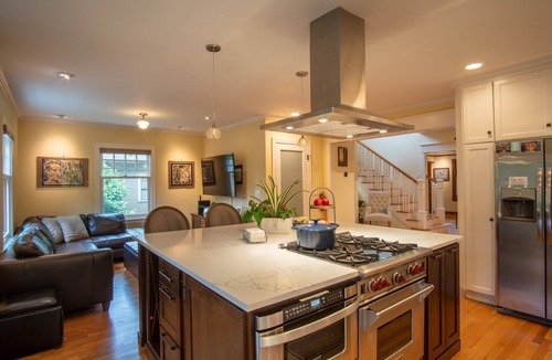 North Queen Anne House | 5-bedroom vacation home just 4 minutes drive to Seattle Cruise Ship Terminal 91