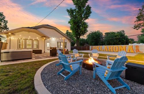 Las Vegas House | 5 Beds Downtown OKC - Pickleball, Hot Tub, Firepit, GameRoom