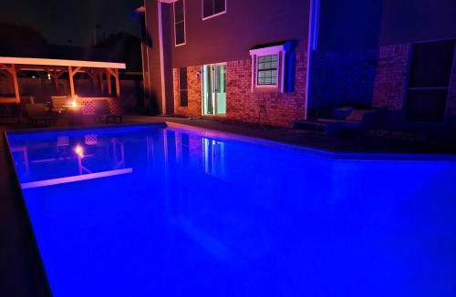 Grand Prairie House | 5 BR House with heated pool near DFW and stadium