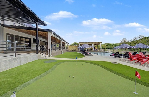 Glenwood House | 5 King Masters, Pool, Putting Green, Hot Tub, Playset, Gameroom, Kayaks, Wedding