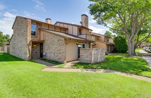 West Arlington House | 5 Mi to AT&T Stadium: Townhome w/Patio