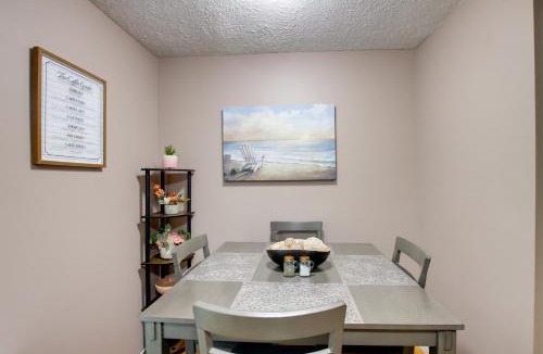 Quad Cities House | 5 Mi to Downtown Davenport! Townhome w/Patio