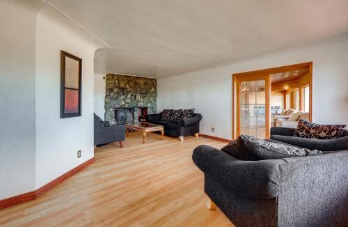 Twin Lakes House | 5 Mi to Dtwn Denver: Pet-Friendly Home w/Patio