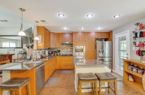 Lewisville House | 5 Mi to Lewisville Lake: Couple's Retreat w/Yard