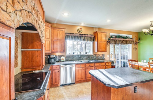 Hot Springs House | 5 Mi to Town: Mtn-View Gem w/Deck in Hot Springs