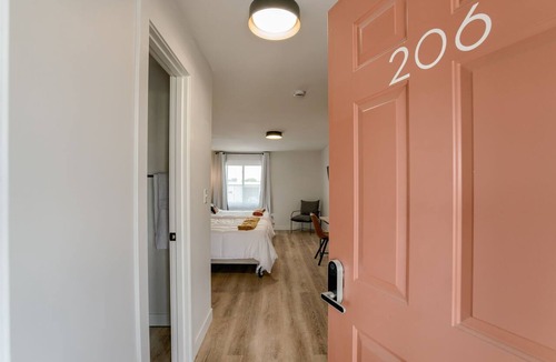 Lincoln Hotel | 5 min. to Lincoln's top attractions. Two-queens beds, pickleball & outdoor space