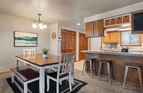 Cascade Condo | ​5-Min Walk to Lake! Spacious 5BR Condo w/Fire Pits