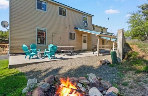Cascade Condo | ​5-Min Walk to Lake! Spacious 5BR Condo w/Fire Pits