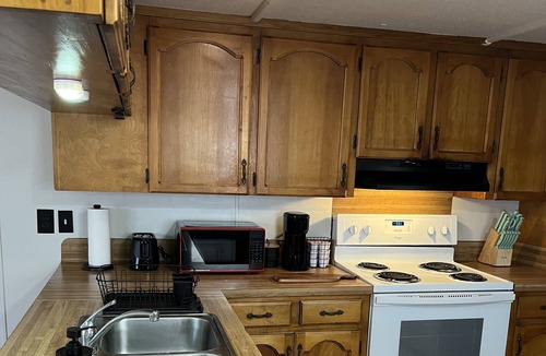 Brookeland House | 5 minutes from Humphrey boat ramp,guest access to pool and tennis courts