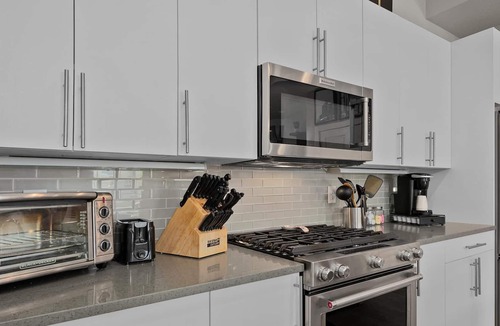 Jefferson Park House | ★★★★★ 5 Star, 4 Story, Whole House
