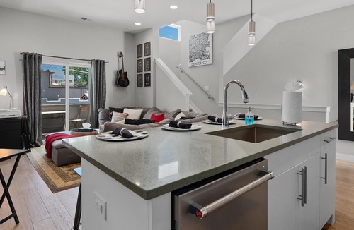 Jefferson Park House | ★★★★★ 5 Star, 4 Story, Whole House