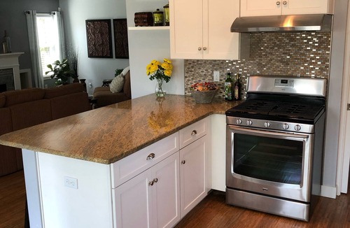 Tukwila House | 5 star reviews.Lovely and Convenient. Discounts at 7, 14, 30 days!