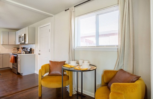 South Westminster House | 5BD Near Downtown - Movie Theater & BBQ Backyard