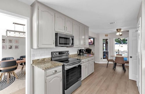 North Arlington House | 5BR | 12 Sleeper | Pool, Game Room, Sun Loungers & BBQ