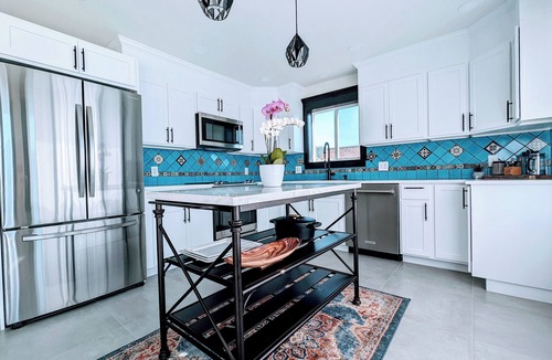 Oroville House | 5BR/4BA Osoyoos Lakeview Villa: Pool, Game Room, Pizza Oven, Huge Yard Sunroom!