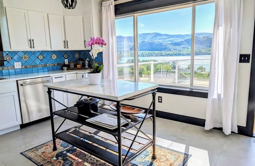 Oroville House | 5BR/4BA Osoyoos Lakeview Villa: Pool, Game Room, Pizza Oven, Huge Yard Sunroom!