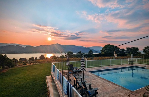 Oroville House | 5BR/4BA Osoyoos Lakeview Villa: Pool, Game Room, Pizza Oven, Huge Yard Sunroom!