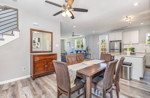 Central Arlington House | 5BR/5BA Arlington Getaway w/Private Hot Tub Close to UTA & AT&T