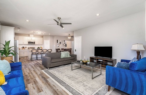 Central Arlington House | 5BR/5BA Arlington Getaway w/Private Hot Tub Close to UTA & AT&T