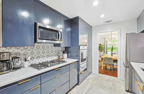 DeSoto House | 5BR Near AT&T Stadium | Pool, Hot Tub, Mini Golf