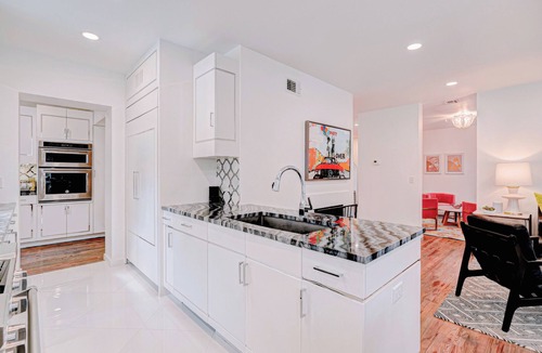 Norman House | 5BR Norman home 3 mins from OU. Full kitchen, laundry, free parking. Sleeps 10.