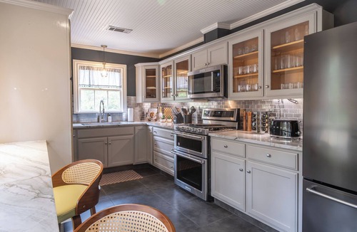 College Station House | 5BR Texas Getaway Sleeps 14 Fire Pit Playset 1.2 Acre Retreat