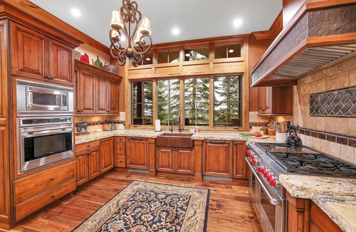 Tamarack House | 6,500sqft, 5 King Suites, Theater, Bar, Spa
