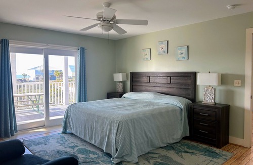 Cape Breezes House | 6 bdrm home W/Beach & Bay Access