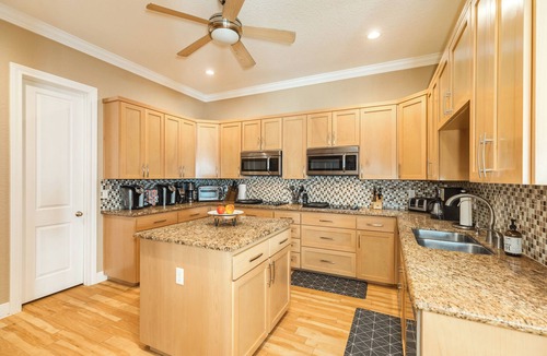 Surfside Beach House | 6-bedroom house on fabulous Surfside Beach with private volleyball court