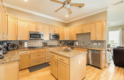Surfside Beach House | 6-bedroom house on fabulous Surfside Beach with private volleyball court