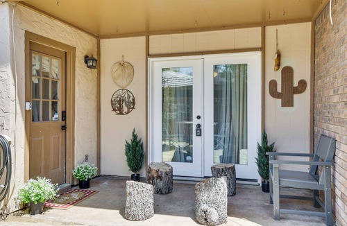 West Arlington Apartment | 6 Mi to At&t Stadium! Texan-themed Townhome