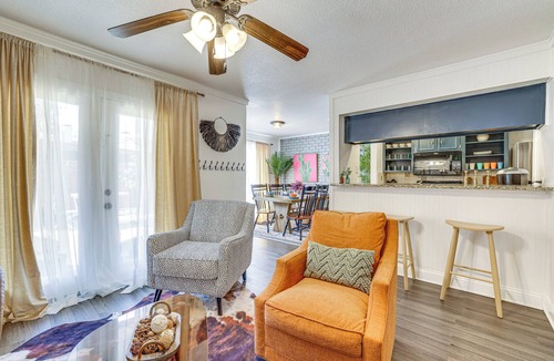 West Arlington House | 6 Mi to AT&T Stadium! Texan-Themed Townhome