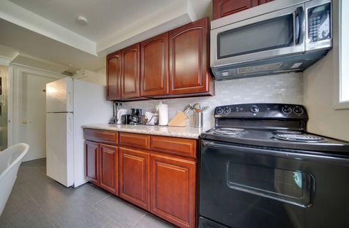 Brighton Cottage | 6 Mi to Downtown Seattle: Family Home w/Yard