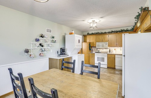 Independence House | 6 Mi to Kansas City Stadium! Home w/Fenced Yard