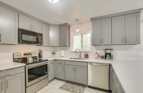 South Beacon Hill Cottage | 6 Mi to Lumen Field: Family-friendly Seattle Stay!