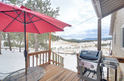 Conifer Cottage | 6 Mi to Staunton State Park: Conifer Home w/Deck