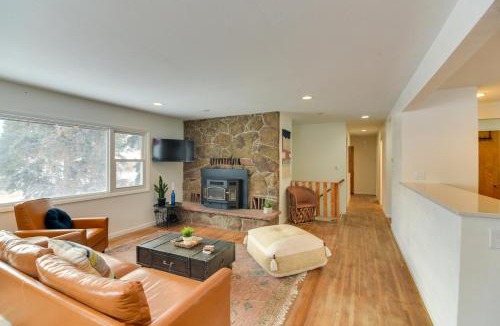 Conifer House | 6 Mi to Staunton State Park: Conifer Home w/Deck