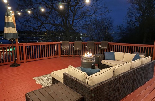 Eufaula House | 6 Oaks Overlook is a spacious 5-bedroom house with stunning lake views & access.
