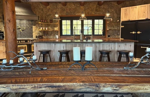 Oak Creek House | 6BD/6.5 BA - Sleeps 12 - Amazing Views!
