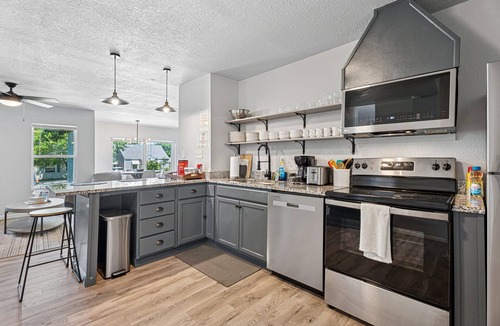 Central Oklahoma City House | 6BR home 10 mins from State Fair Park. Fenced yard, full kitchen. Sleeps 14. #NW38
