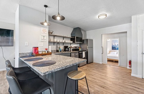 Central Oklahoma City House | 6BR home 10 mins from State Fair Park. Fenced yard, full kitchen. Sleeps 14. #NW38