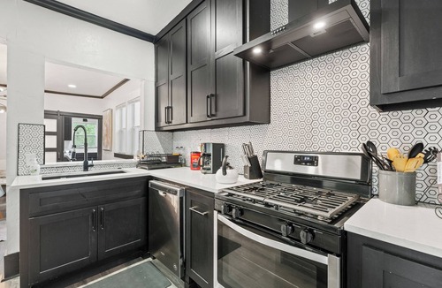 Central Oklahoma City House | 6BR home 6 mins from State Fair Park. Full kitchen, free parking. Sleeps 16. #NW16
