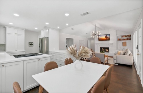 Jersey Village House | 6BR Resort-style Retreat W/Jacuzzi & Gaming