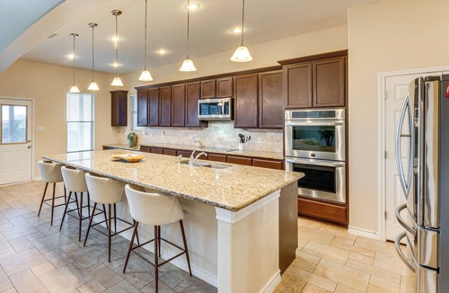 Bonanza Cottage | 7 Mi to Lake Casa Blanca: Laredo Family Home!